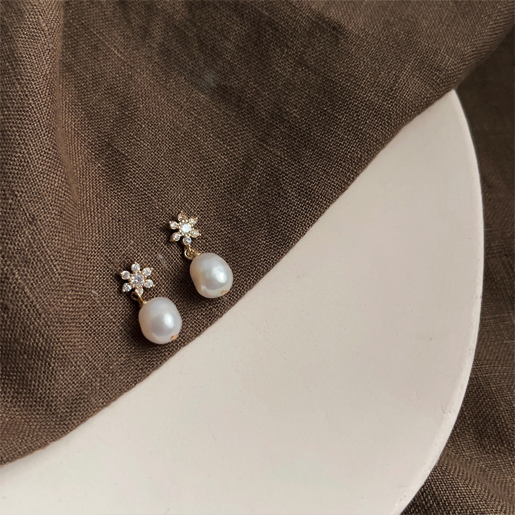 1 Pair Elegant Retro Geometric Freshwater Pearl Earrings display picture 16