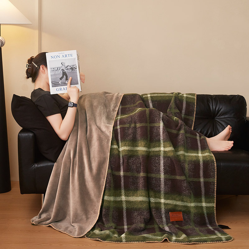 2025 New Cashmere Blanket Alpaca Cashmere Sheep Cashmere Blanket Soft Sofa Blanket Dormitory Cover Blanket Car Blanket