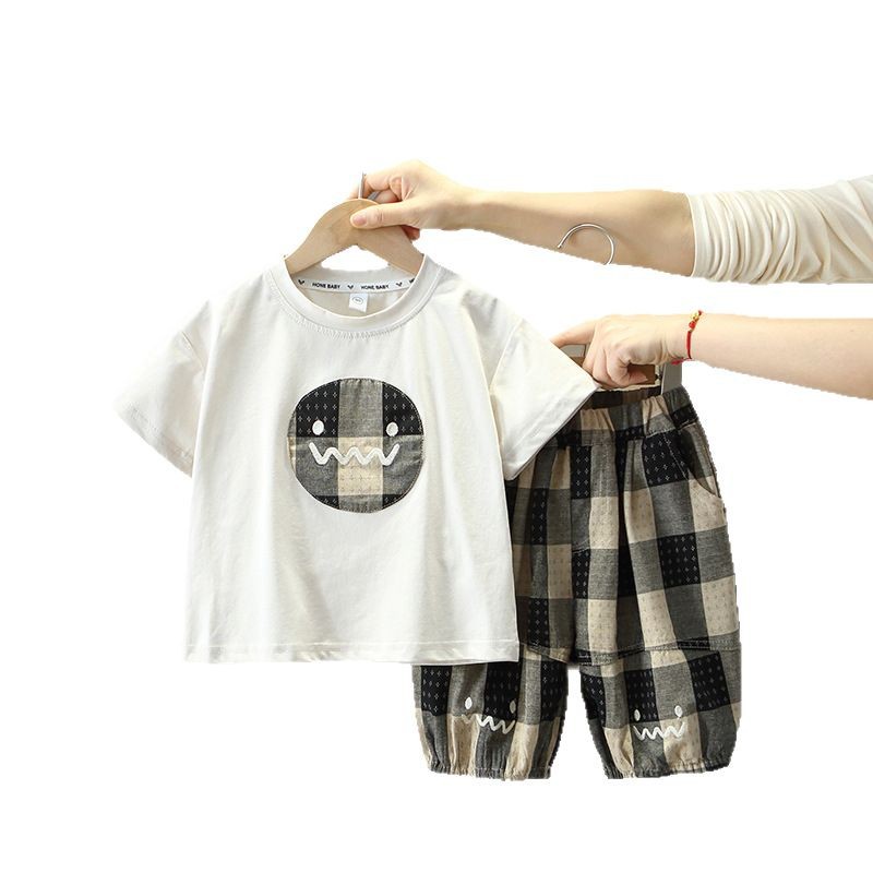 7911 Traje a cuadros de verano para niños 2025 nueva ropa de verano occidental para niños, traje de dos piezas de moda para bebés