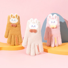 女の子の冬の赤ちゃんの5本の指の手袋秋冬の季節は滑り止めの防寒と保温の女の子の冬のニットの子供に乗ります。