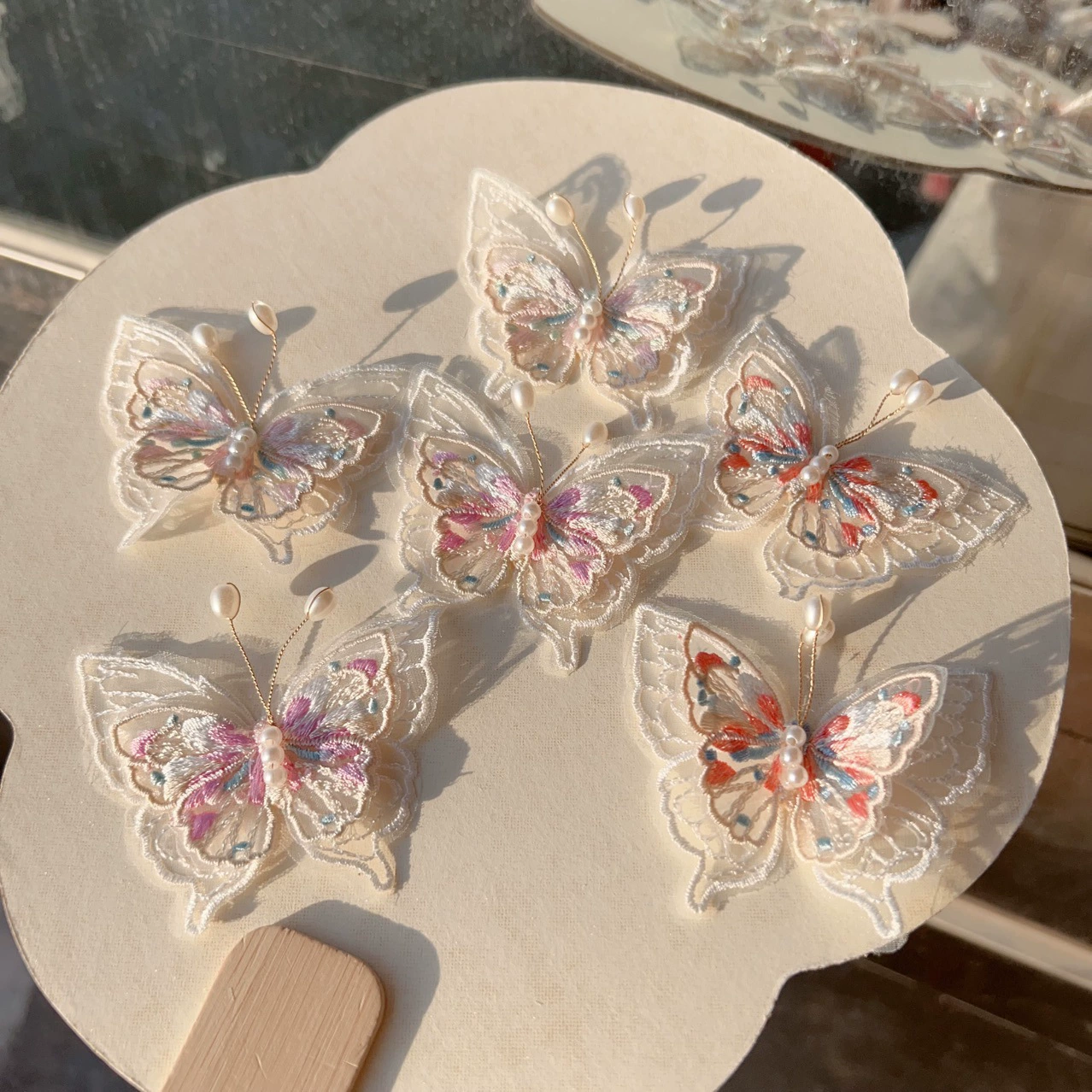 Новая европейская стильная вышивка бисером и пайетками в виде бабочки, аксессуар для детской одежды, тканевая нашивка, компьютерная вышивка