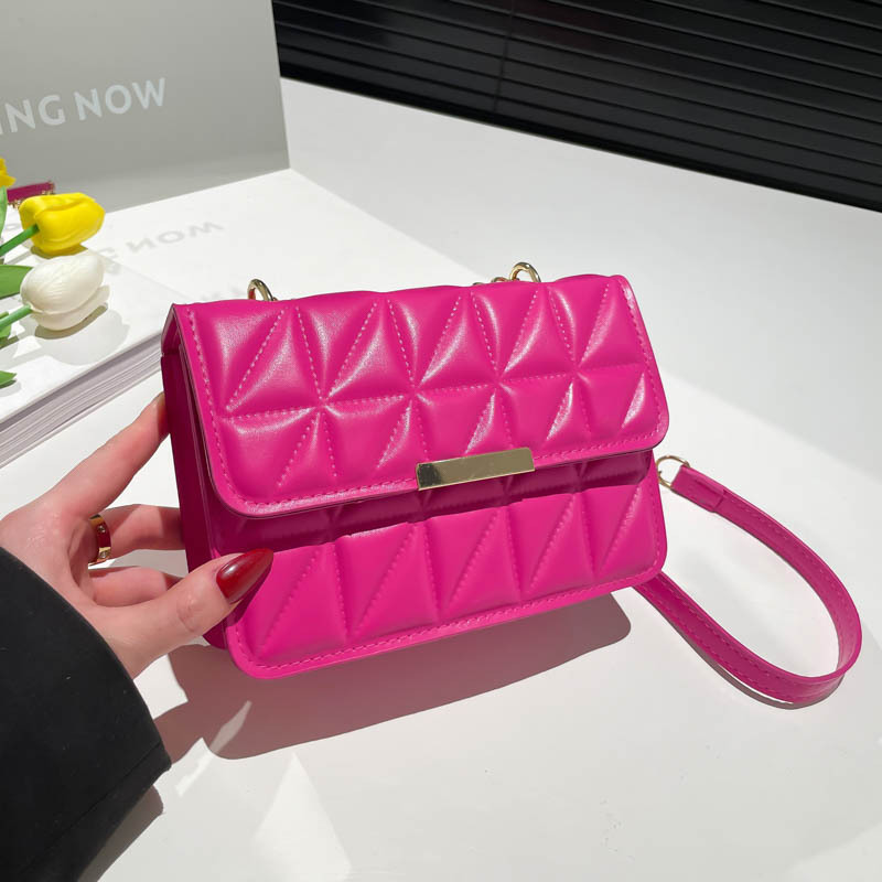 Bolso de diseño de moda francesa para mujer 2025 nuevo bolso diagonal de un solo hombro pequeño bolso cuadrado de cadena de rombo de textura de fragancia pequeña