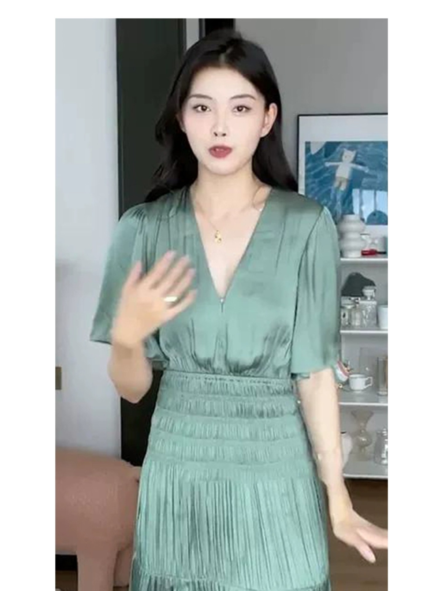 Váy liền satin cổ chữ V dáng dài kiểu Pháp tinh tế — váy xanh chi tiết 8