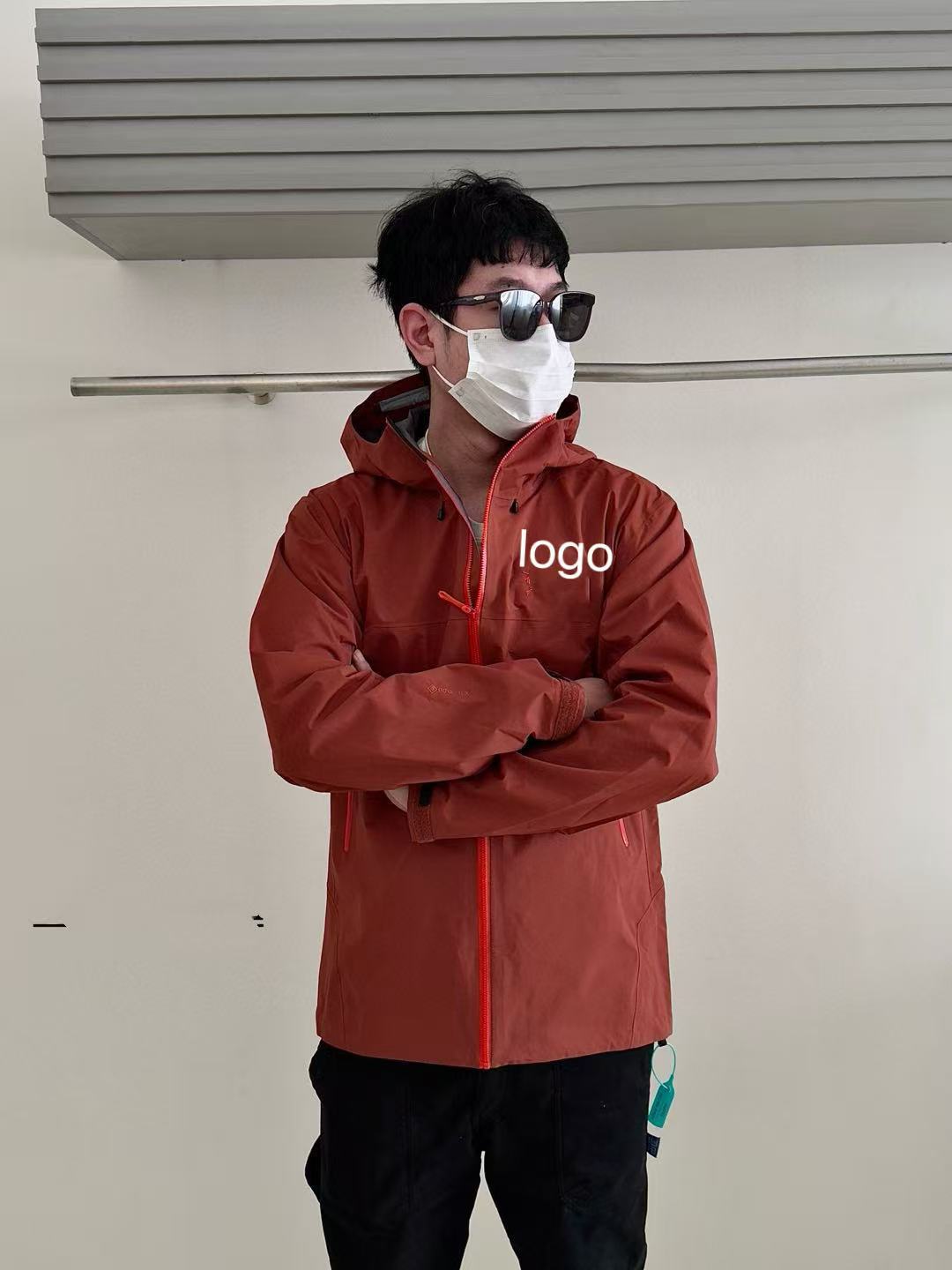 레드 셔츠 브라운