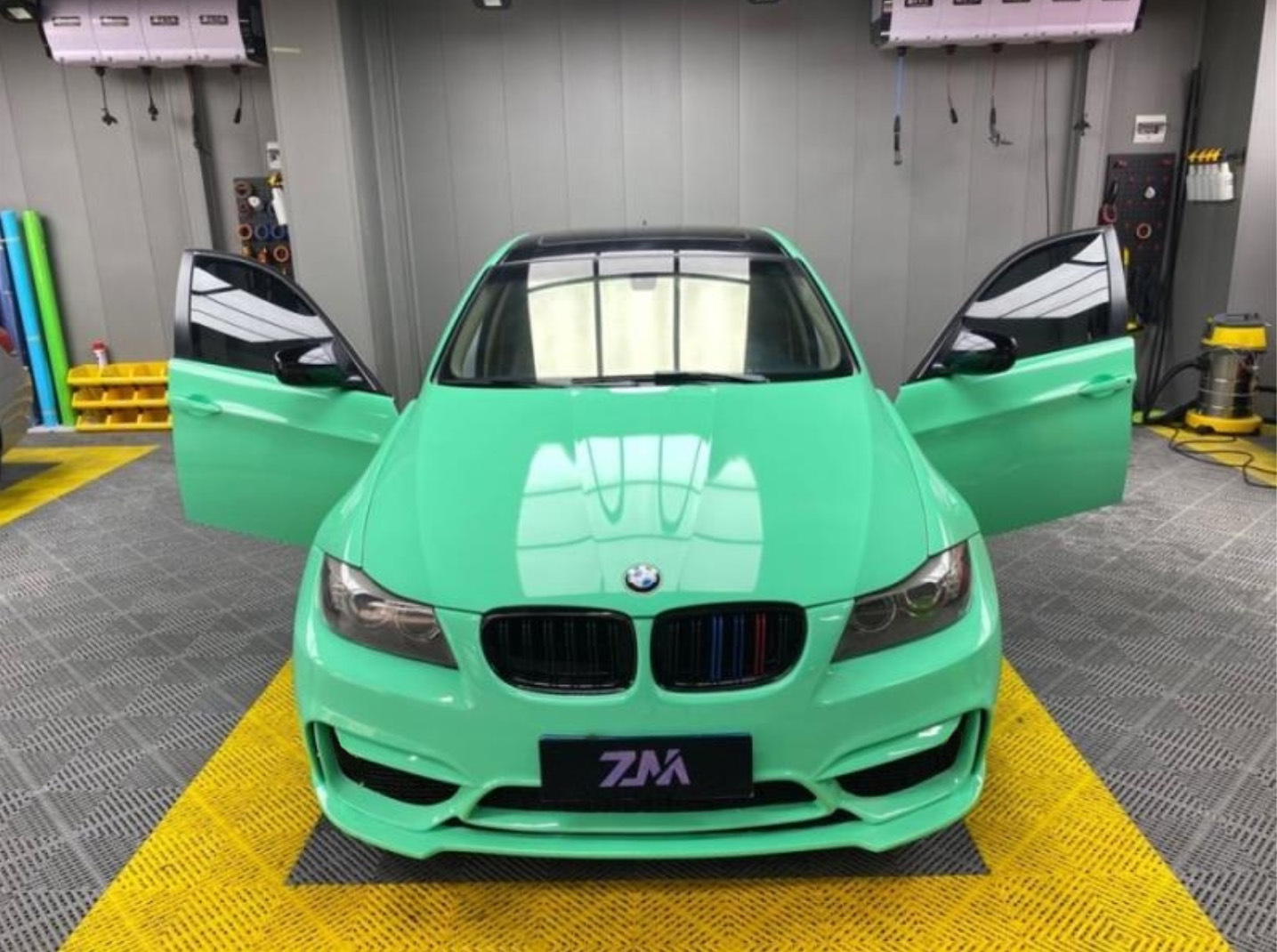 Suitable for 05-12 Bmw E90 Modified M4 Body Kit 3 Series M3 Front Bumper Rear Bumper Set Tail Throat