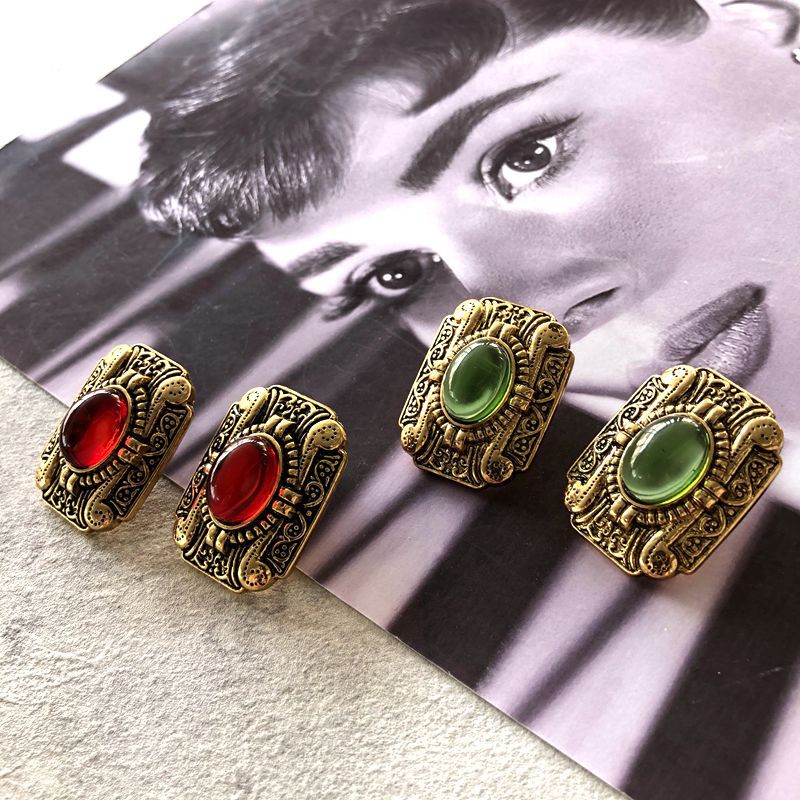 Wholesale Retro Inlaid Emerald Gem Stud Earrings Nihaojewelry display picture 9