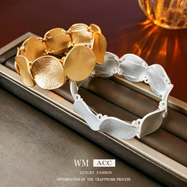 耳环;项链;耳钉