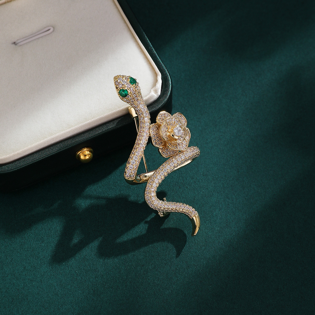 Nuevo estilo chino de estilo nacional de diamante serpiente verde rosa serpiente espíritu broche retro zodiaco este año de vida broche broche