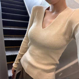 纯色v领针织打底衫女秋冬新款内搭毛衣纯欲修身显瘦百搭长袖上衣