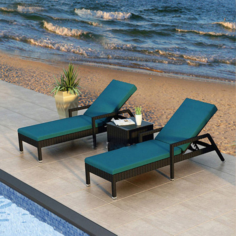 Silla de relajación al aire libre simple patio piscina silla de playa terraza villa frente al mar sala de sol hotel vacaciones