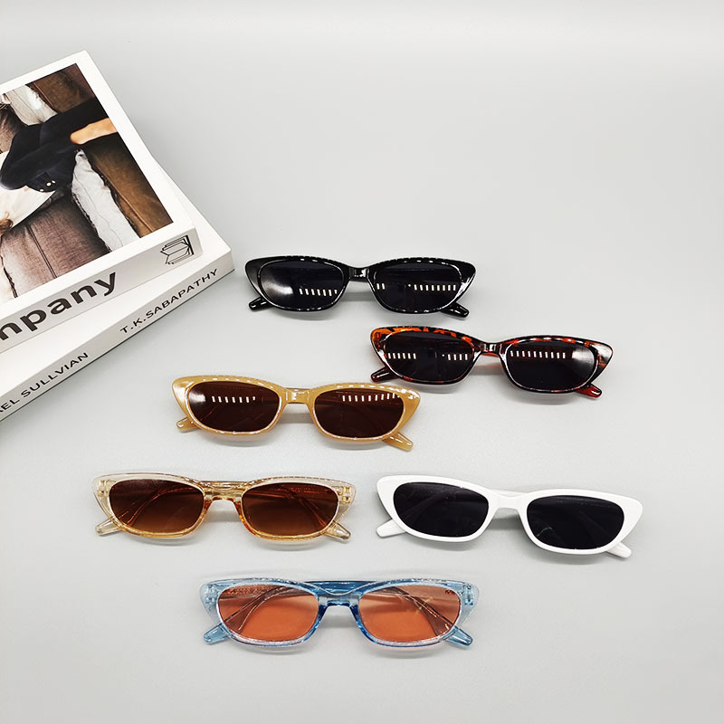 Korean Version Of Small Frame Cat Eyes Sunglasses display picture 1