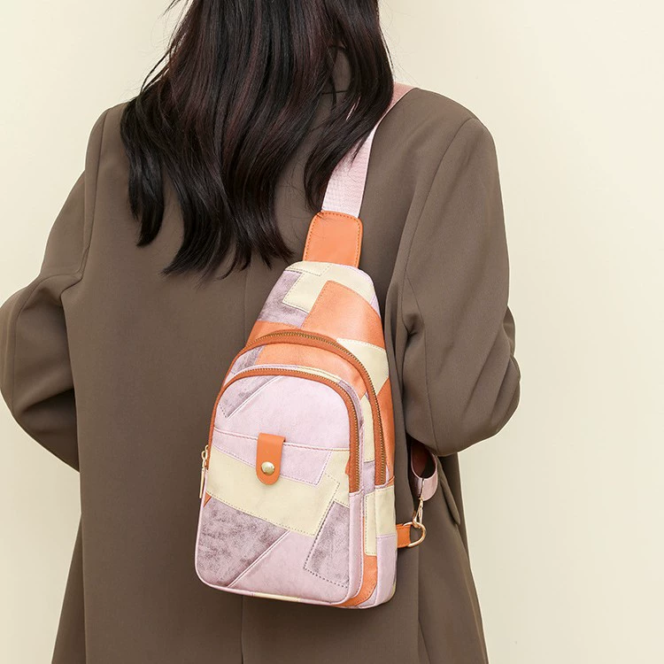 Сумка через плечо (chest bag), одно плечо, пэчворк экокожа, компактная и лёгкая
