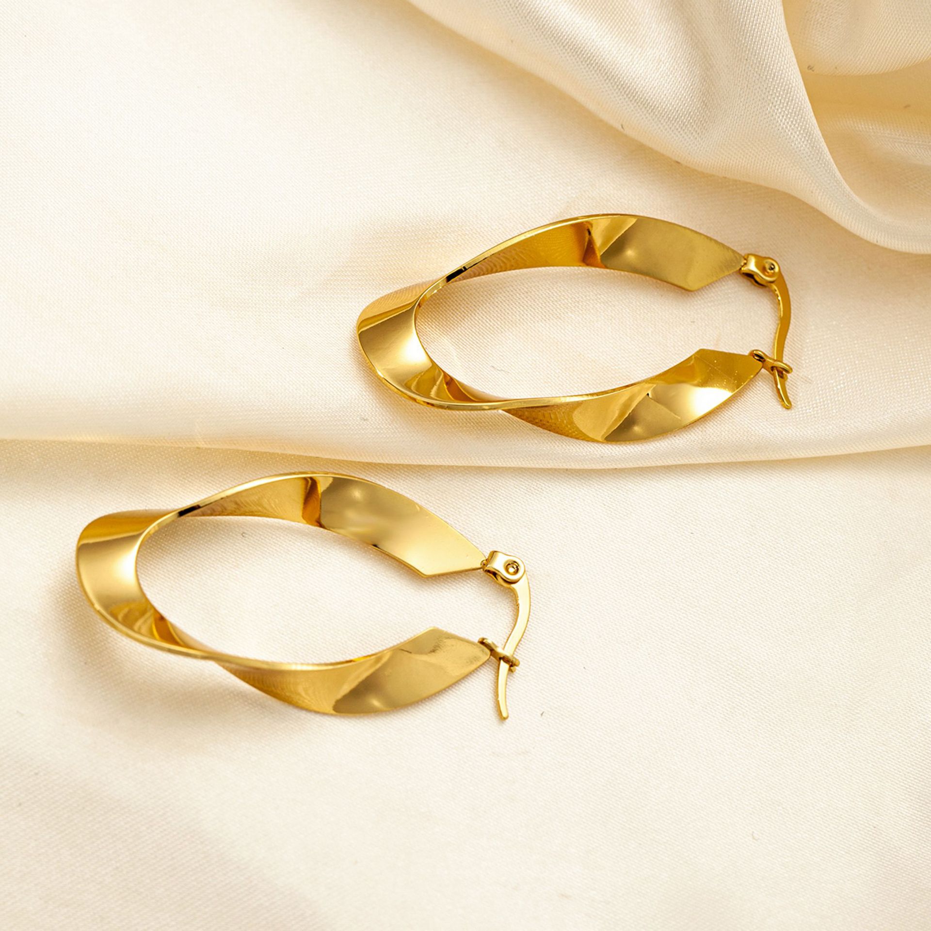 12g Weight 0.03µm Gold Plating Thickness Electroplated Gold Plating Process 201 Stainless Steel Ear Needle Material Golden Plated Plating Material Stone-Free Inlay Material Ear Studs Classification 1 Pair Quantity Casual Occasion 201 Stainless Steel Material Heart Shape Pattern Women's Gender Simple Style Style Plating Craft 1 Pair Simple Style Heart Shape Plating Titanium Steel Ear Studs 10