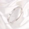 Серебристый (глаза с белыми камнями)
