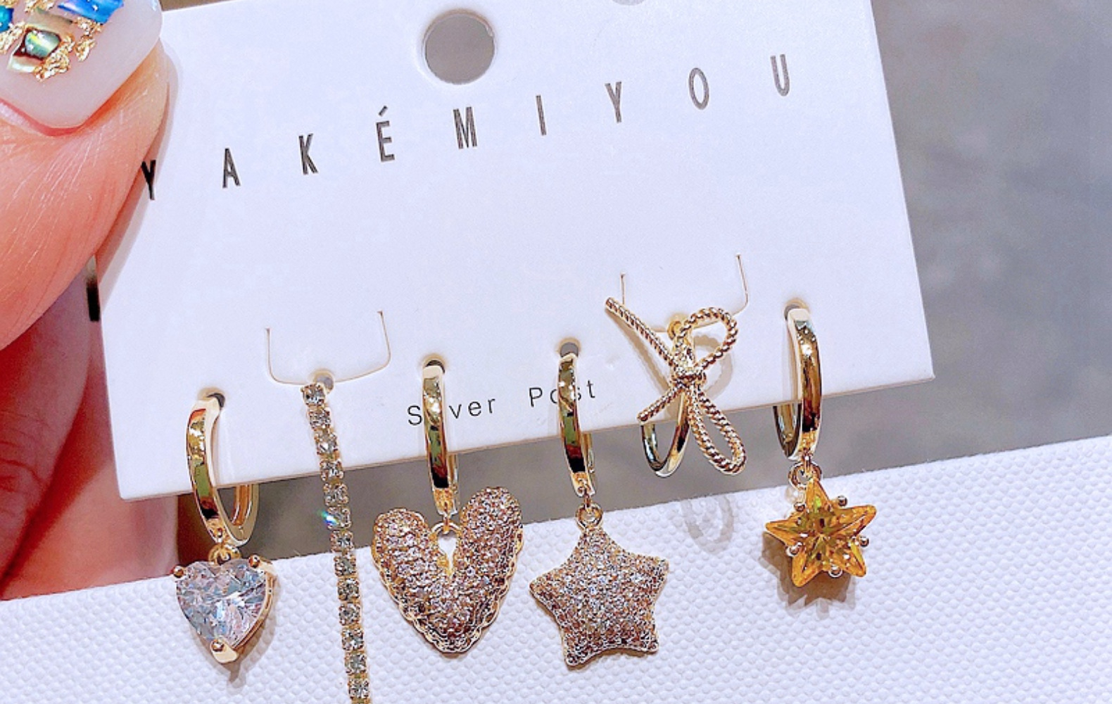 Yakemiyou Luxurious Heart Copper Zircon Earrings display picture 6