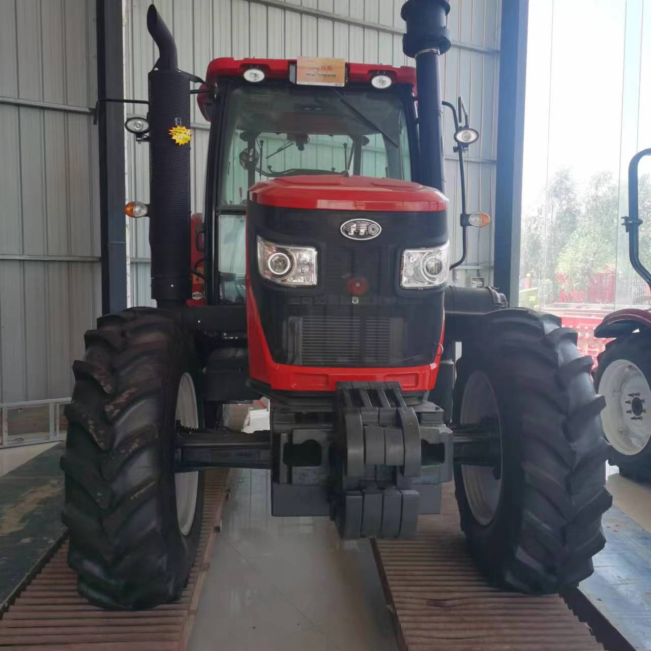 直补新车 1204四驱农用拖拉机 1304东方红六缸大型出口补贴拖拉机