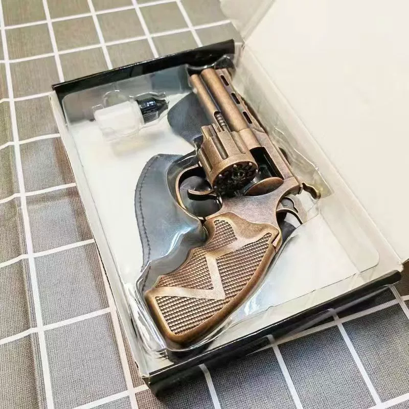 Револьвер разбивает пистолет Игрушечный пистолет револьвер разбивает пистолет цельнометаллический пистолет 8090 ностальгический пистолет игрушечный пистолет