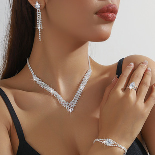 2024 Fashion Classic Bridal Necklace Earrings Ring Bracelet Four-Piece Set European and American Classy Rhinestone Wedding Jewelry