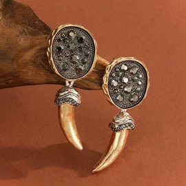 胸针;项链;耳坠