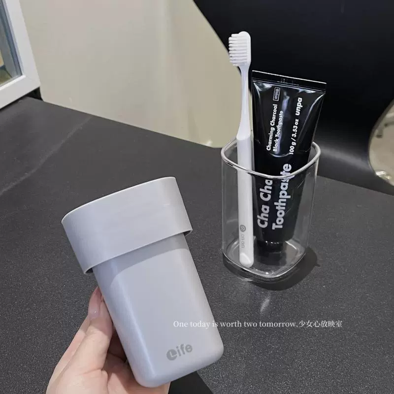 Toothbrush for traveling, dustproof mouthwash, handheld set, toothpaste for beloved, storage system, simple and elegant design
