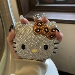ハローキティのケイティのミニ鏡は折りたたみ可能です。