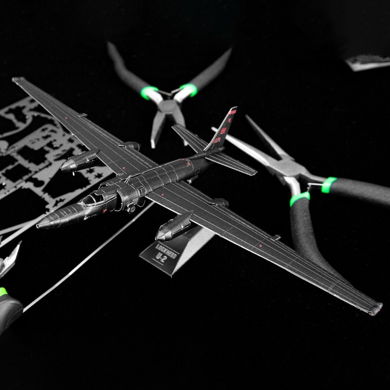 Estatua mágica de acero al por mayor versión de color avión un grupo metal rompecabezas mini 3D tridimensional hecho a mano DIY modelo de montaje