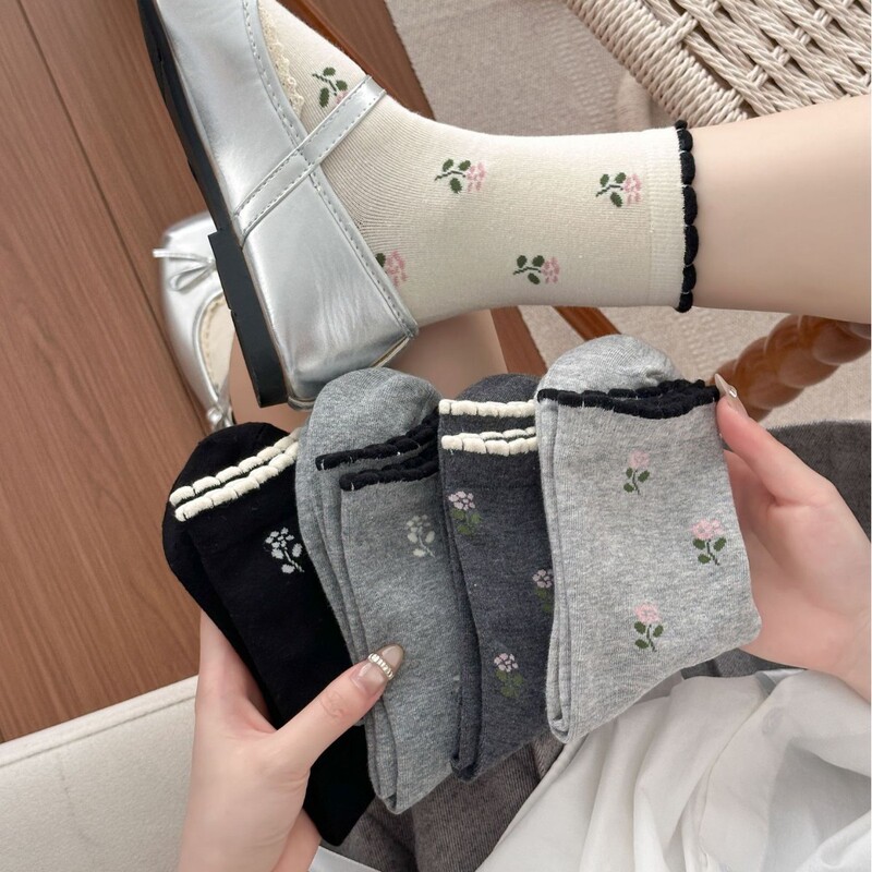 Early autumn new Korean-style trendy seamless women's socks, street-style cotton breathable bubble-top sports socks with small floral patterns Early autumn new Korean-style trendy seamless women's socks, street-style cotton breathable bubble-top sports socks with small floral patterns