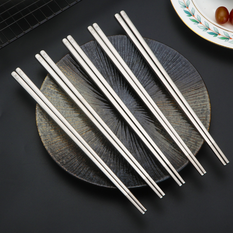 Titanium Chopsticks Titanium Purification Bacteriostatic Anti-mildew Anti-scalding Household Outdoor Portable Pure Titanium Layer Metal Square Chopsticks Titanium Tableware