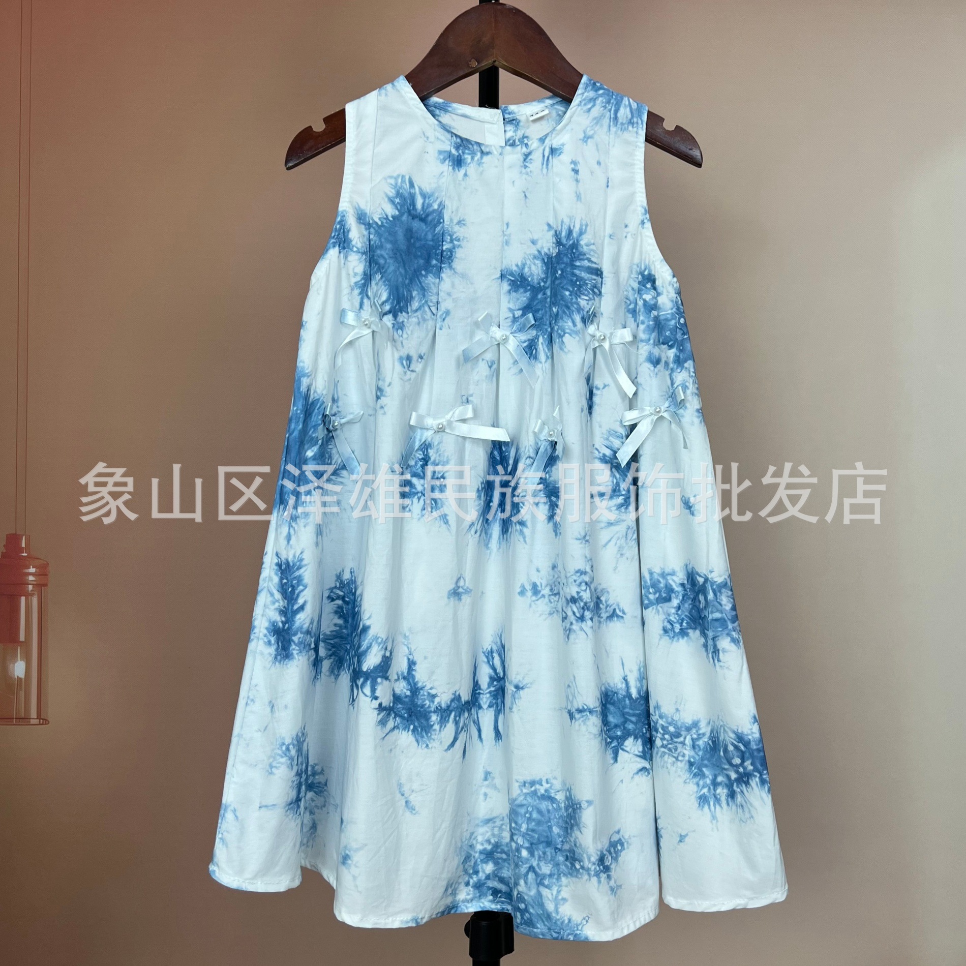 Children's dress with bow