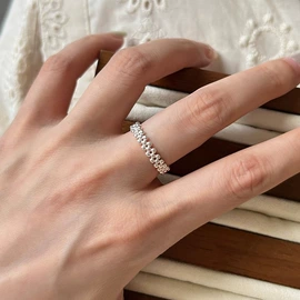 戒指;项链;耳钉