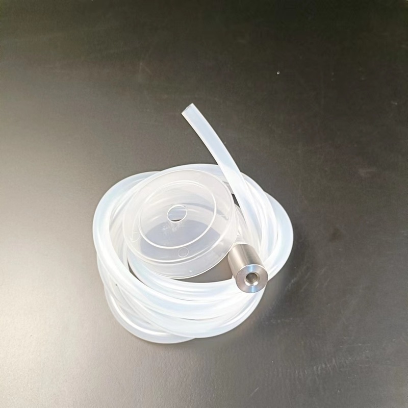 茶器は自動的に水を追加して上水管のホースを引き出して水を入れます。|undefined
