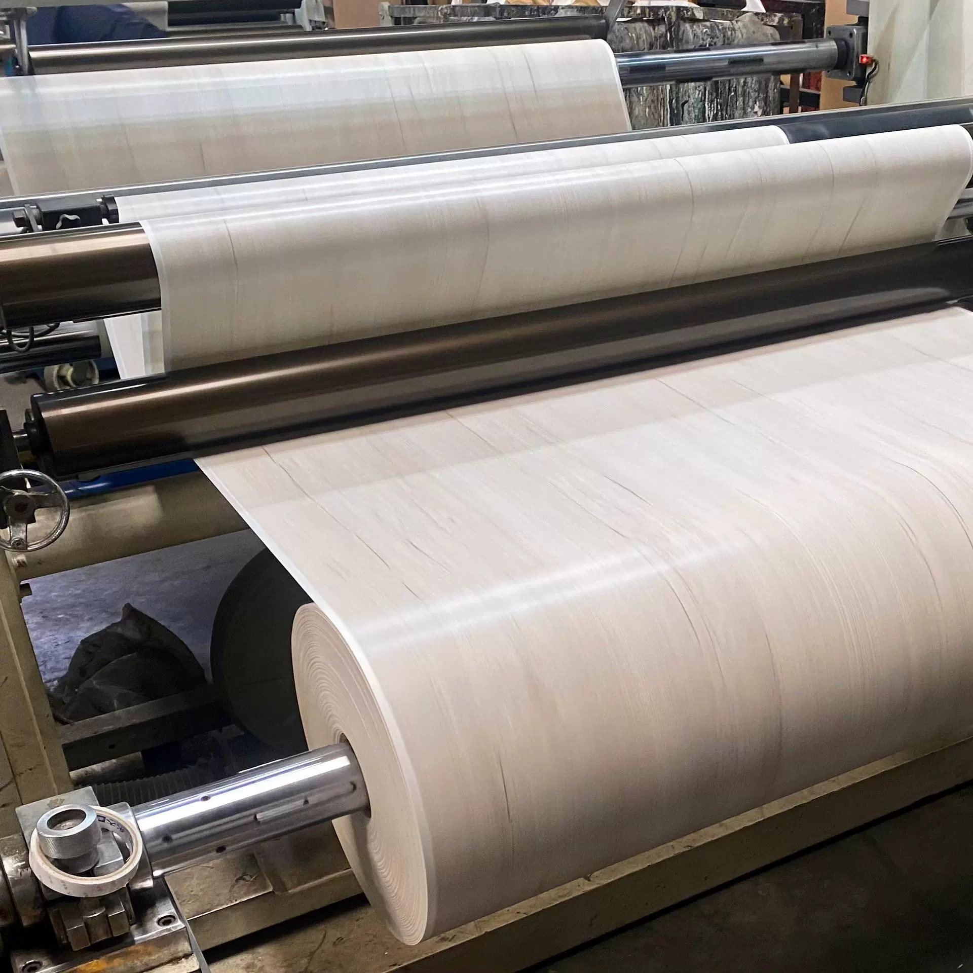 Поставка декоративной бумаги EB, экологически чистой, без формальдегида, высокой производительности, устойчивой к солнцу, износостойкой и устойчивой к плесени, можно плоско прикрепить и покрыть.