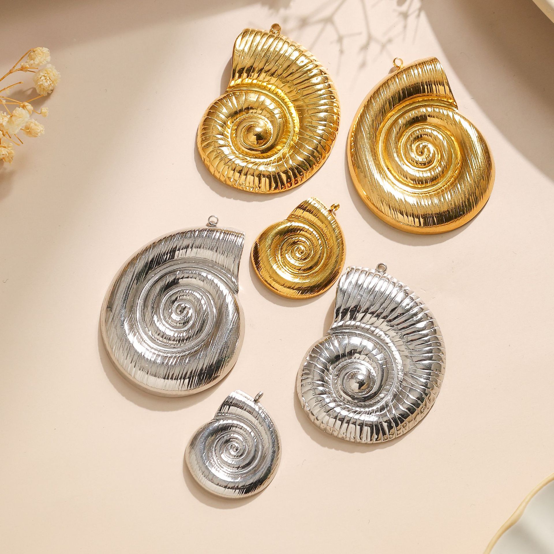 2.4*2.8CM, 3.9*5.2cm Jewelry Making Size DIY Jewelry Accessories Classification 1 Piece 2.4*2.8CM 3.9*5.2cm 304 Stainless Steel Conch Pendant