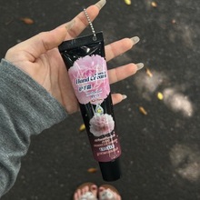 UD CLUB泰式挂链挂件黑色芍药扁桃仁奶香香水护手霜补水滋润保湿