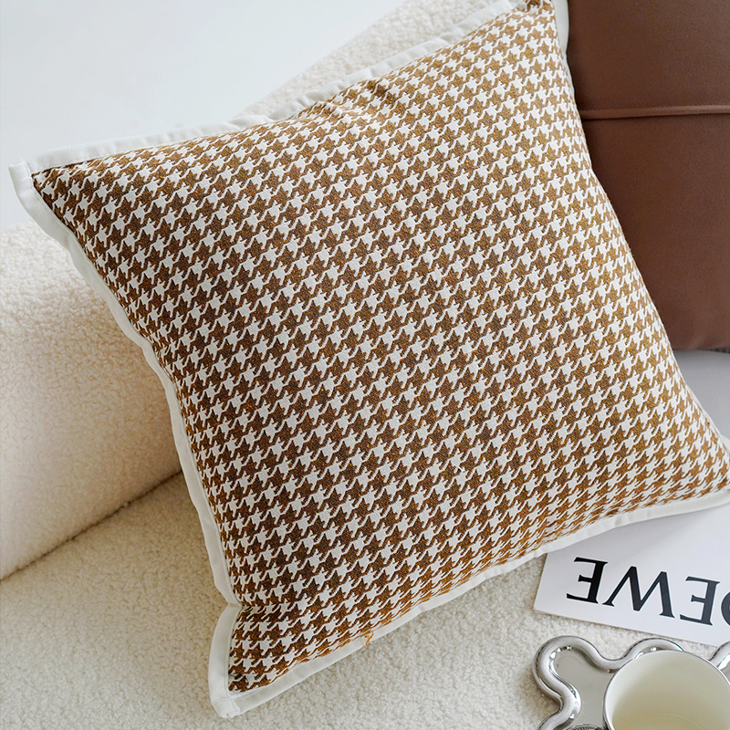 ↤↤↤White edge brown small houndstooth 45x45↦↦↦