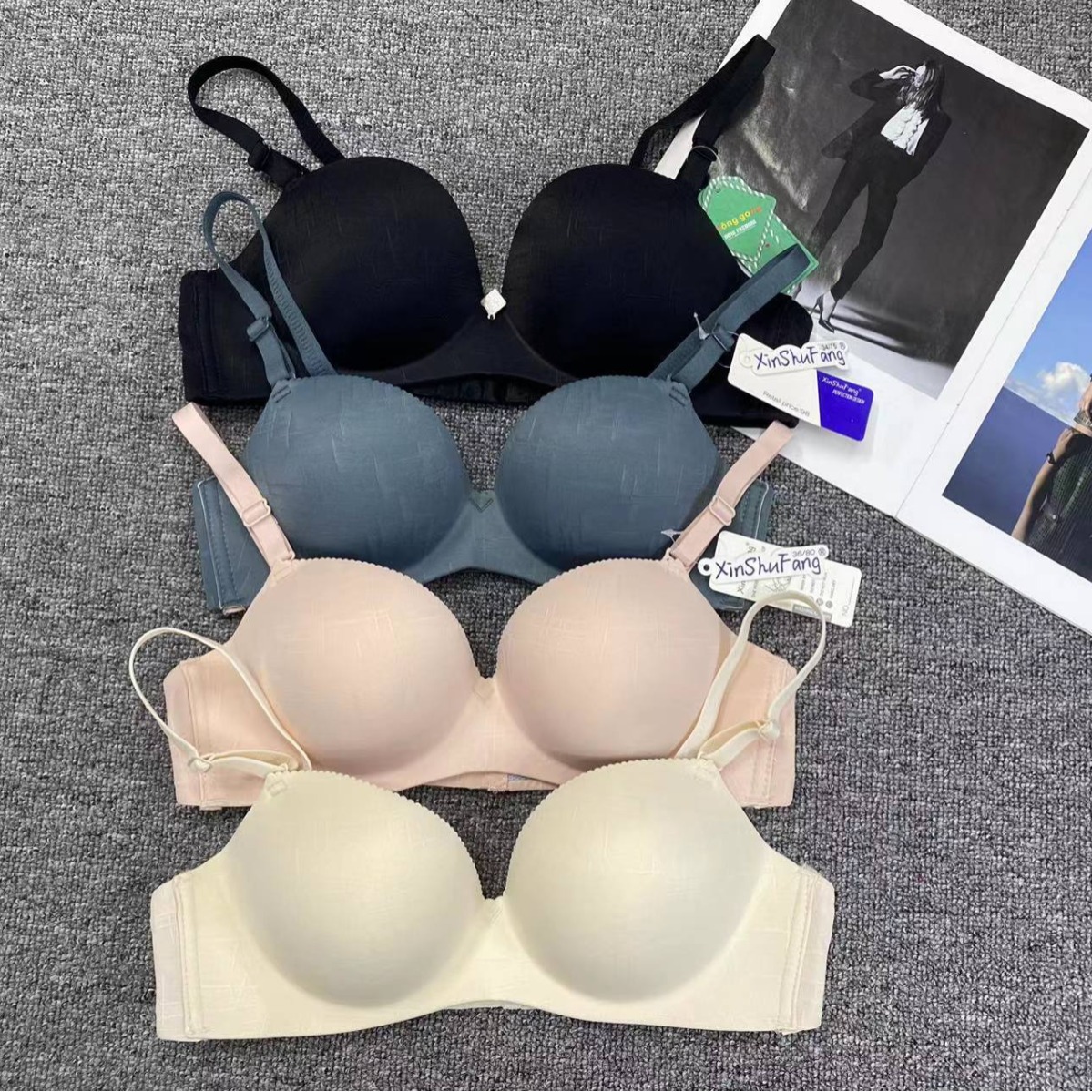 Inventario de productos de cola del sudeste asiático nuevo en línea celebridad en vivo joven lisa reunida ropa interior sin huellas reunida sujetador sujetador