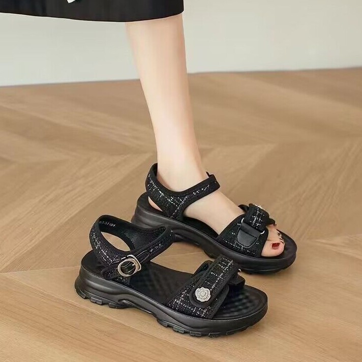 2026 nuevo estilo de verano en línea ins moda versátil zapatos de playa deportivos muffin bottom una hebilla de sandalias de hadas