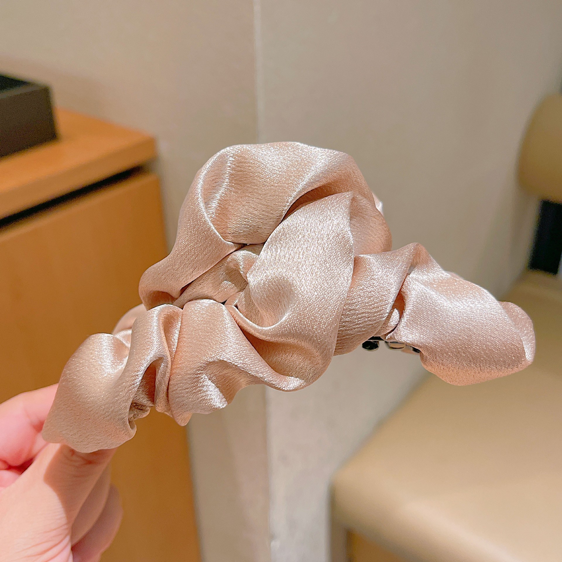 Crab pin, champagne color