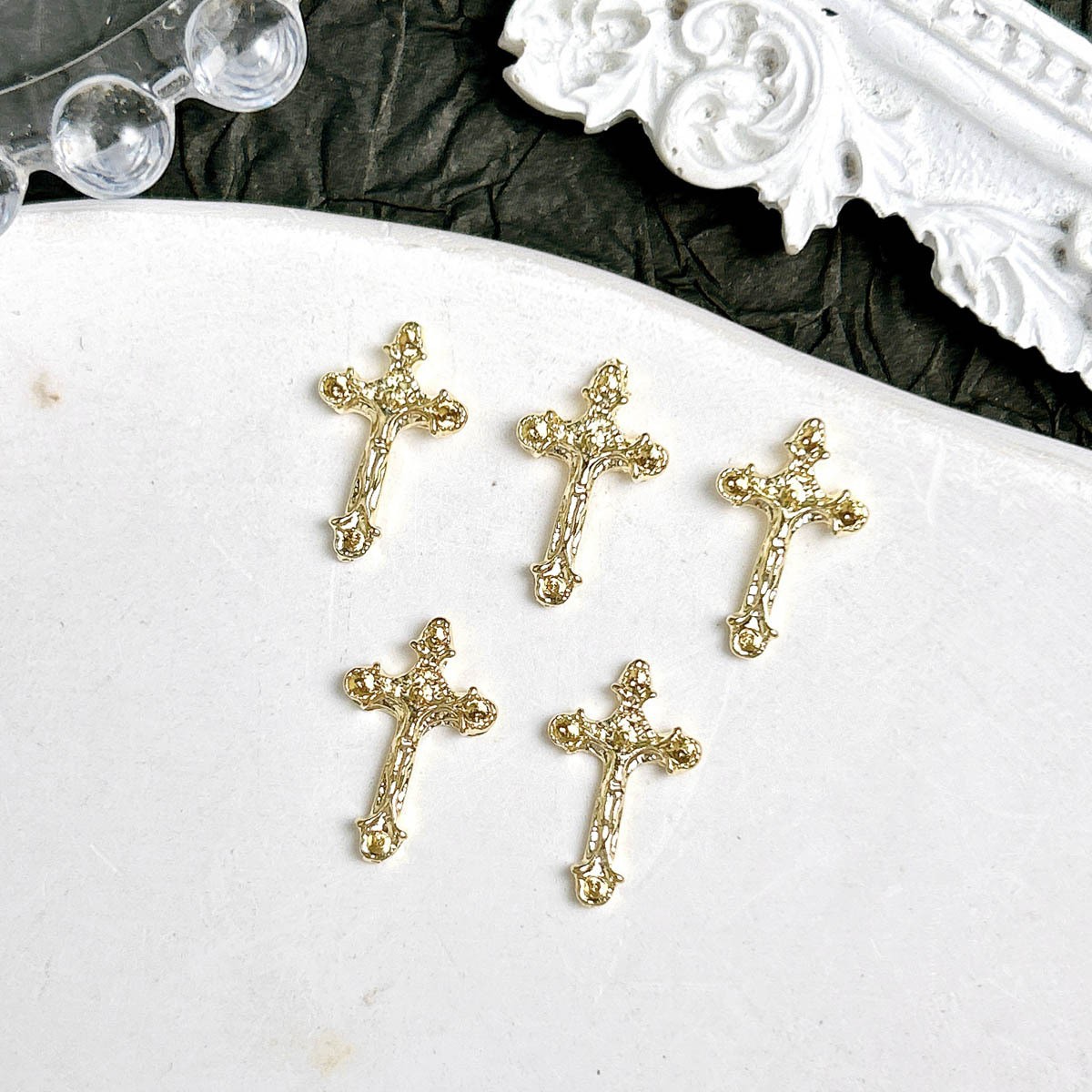 Ventas transfronterizas de joyas de manicuría cruces oro y plata super brillante diamante completo retro punk cruces joyas accesorios diy