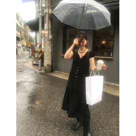现 2026夏季新款韩国东大门赫本风单排扣V领黑色连衣裙