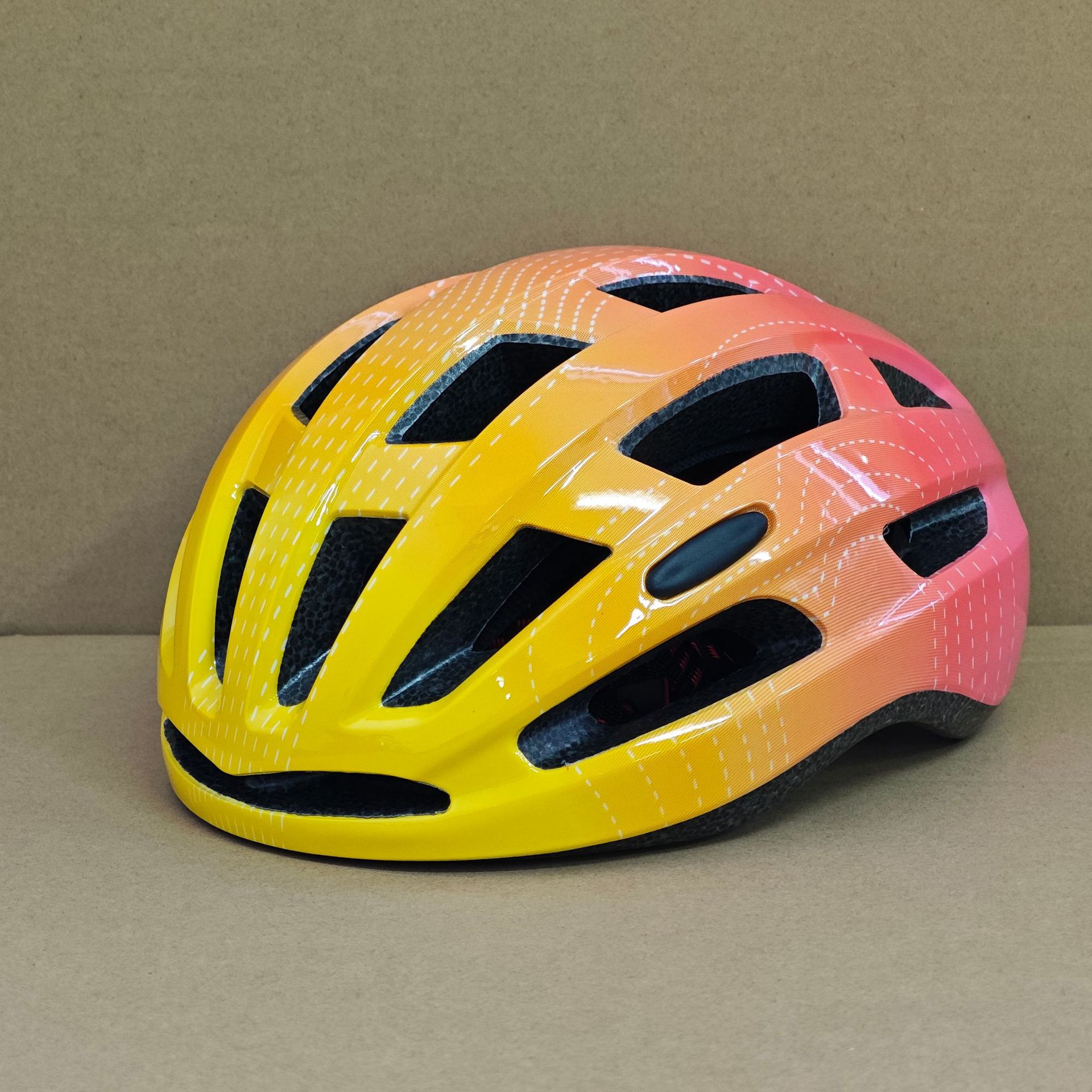 Fabricante al por mayor casco de ciclismo para vehículos de carretera en una forma cómoda y transpirable simple al aire libre para niños casco de carretera