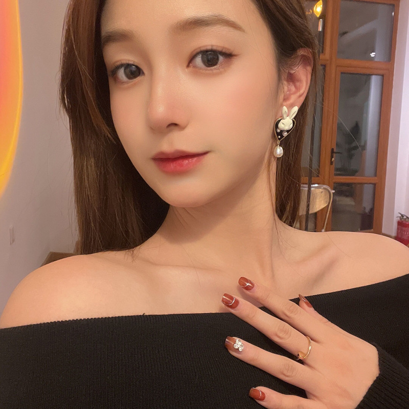 Imitation Pearl Rabbit Fashion Sweet And Cute Fun Oil Drop Earrings display picture 4