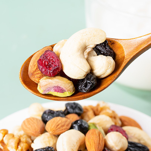 Daily nut gift box whole box wholesale independent small bag new year gifts mixed nuts and dried fruits snacks manufacturer