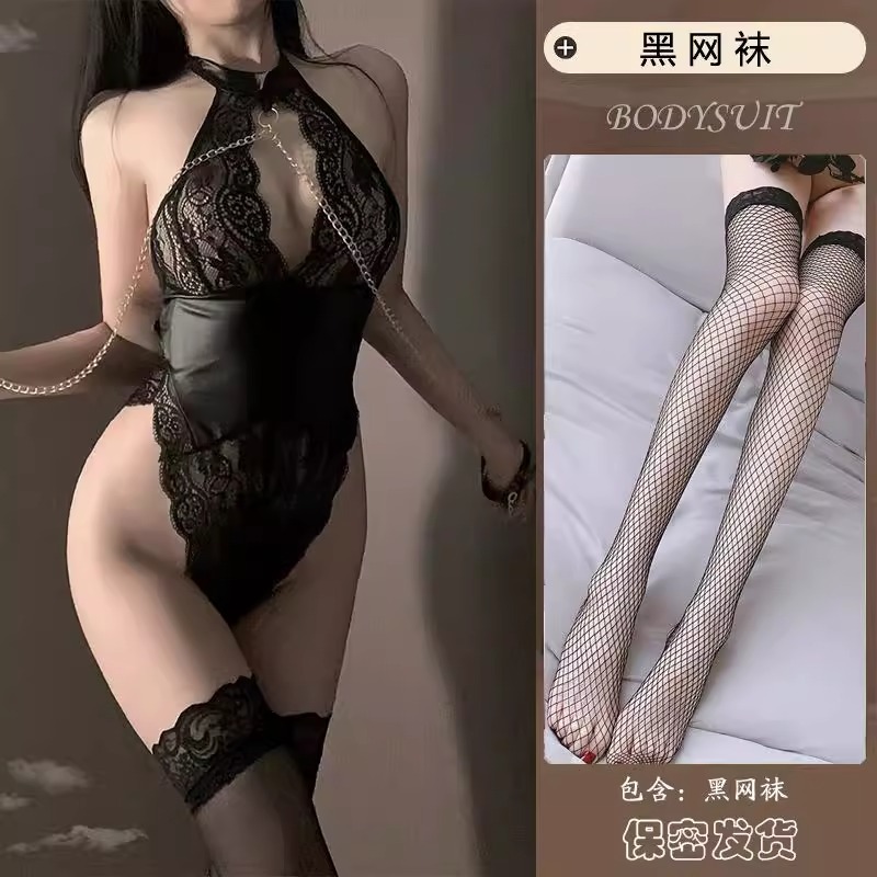블랙 점프수트 + 체인 + 블랙 망사스타킹