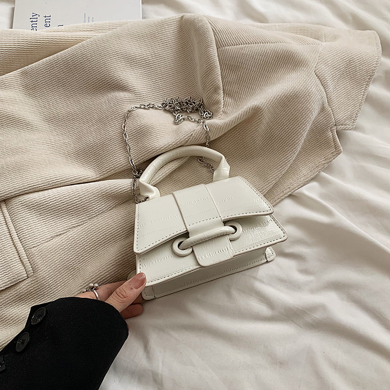 Bolso de mujer de anguila plateada 2024, nuevo estilo de moda de alta calidad, bolso de hombro de cadena, bolso compacto y exquisito.