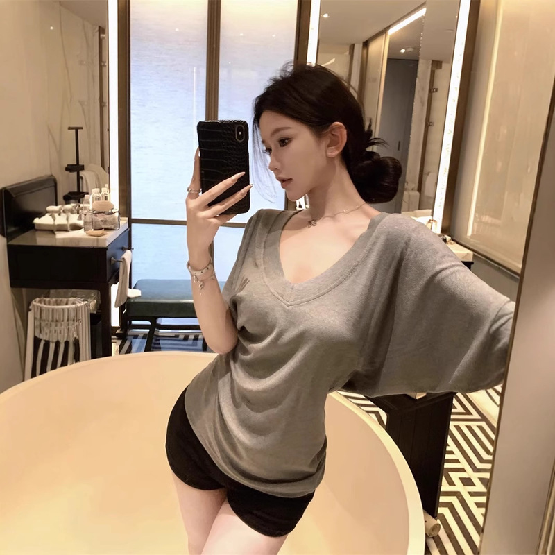 Lazy Style Retro V-Neck Short-Sleeved T-Shirt Women's Summer Bat-Sleeve Slim Waist Mid-Length Gray Versatile Top Lazy Style Retro V-Neck Short-Sleeved T-Shirt Women's Summer Bat-Sleeve Slim Waist Mid-Length Gray Versatile Top
