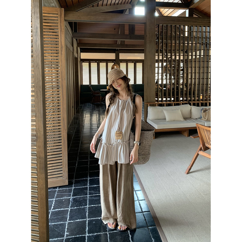 Huanghuangjia Irregular Striped Top 2025 Summer New French Elegant Casual Sleeveless Vest for Women