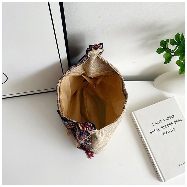 Large-capacity tote bag 2025 Summer new style trendy, simple and casual women's single-shoulder bag, artistic Chinese-style tassel bag undefined