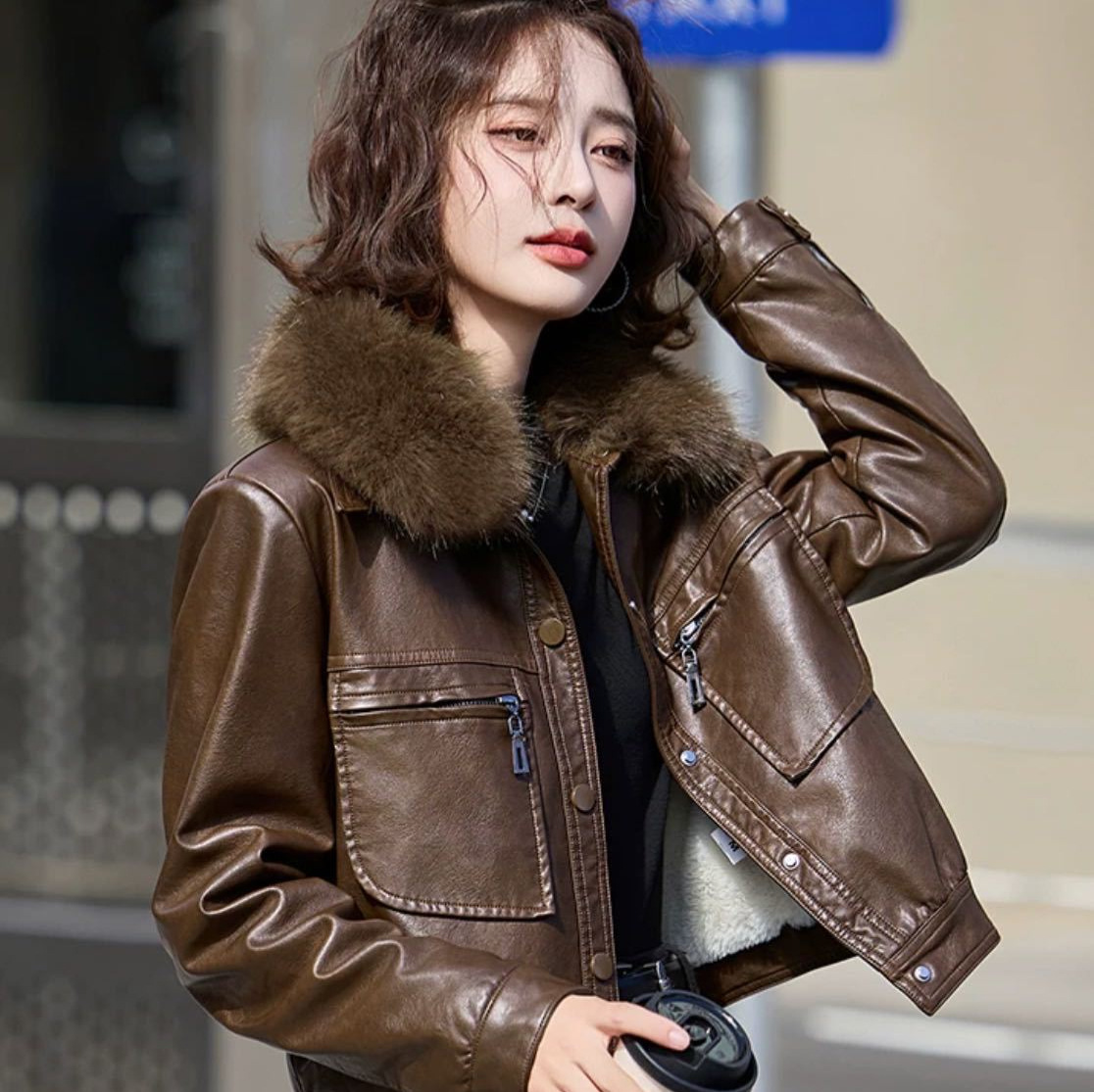Women's Leather Jacket 2025 New Style, Fleece-Lined and Thickened, Warm Small-Sized Leather Jacket, Motorcycle Jacket with Detachable Fur Collar