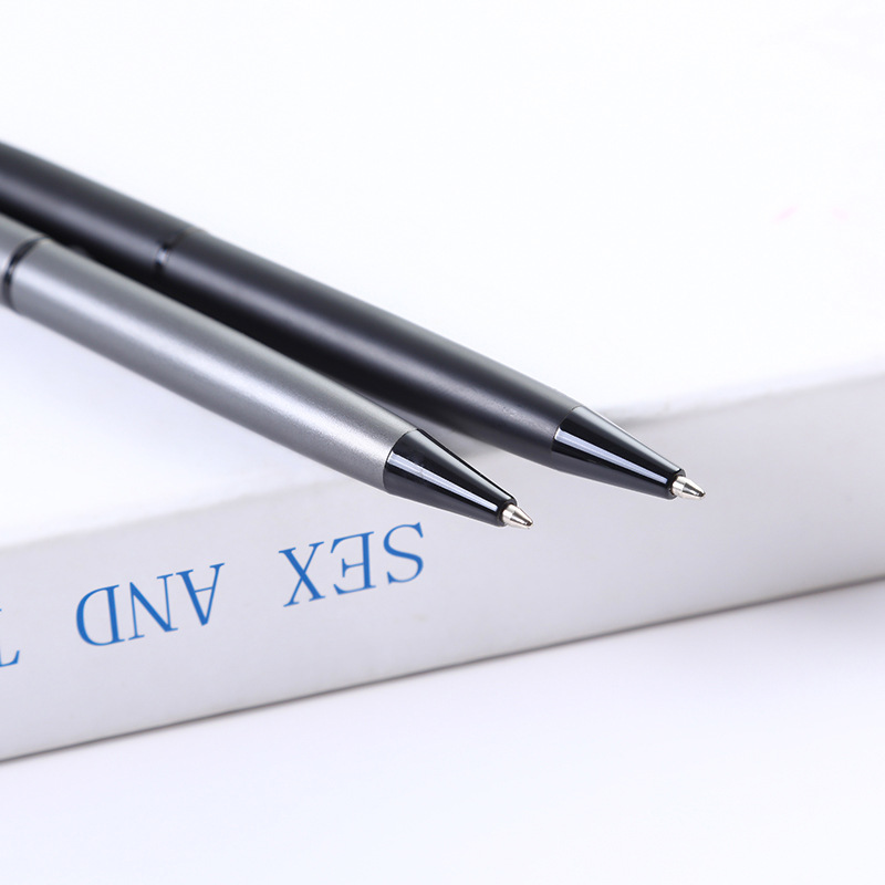 Fábrica al por mayor en stock Bolígrafo De Metal regalos de negocios de alta gama publicidad pluma de metal medio aceite firma pluma de impresión